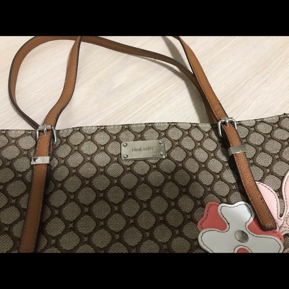 NINE WEST small tote 🌹 - Picture 9 of 15